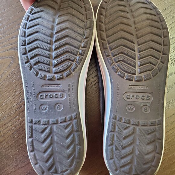 Women's Crocs flat shoes size 6 brown and pink - Picture 4 of 5